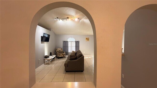 Building Photo - 627 Fisher Ct