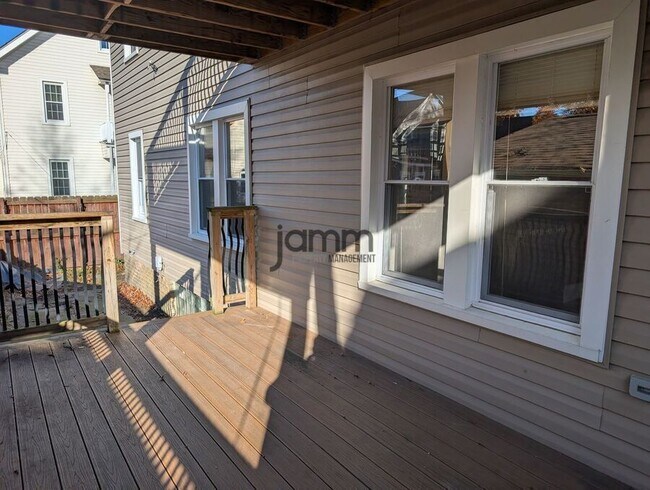 Building Photo - 1560 Coutant Ave