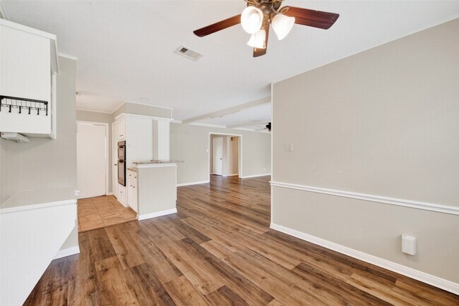 Building Photo - 18111 Shireoak Dr