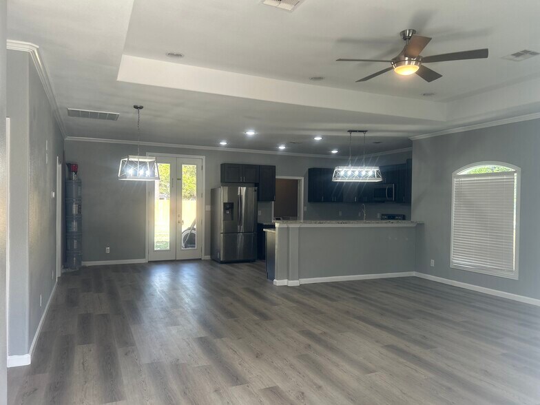 Building Photo - 6599 Johnson Ln