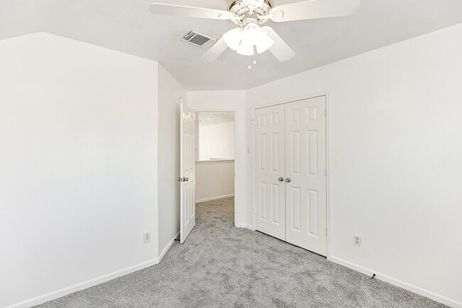 Building Photo - 9502 Willow Trace Ct
