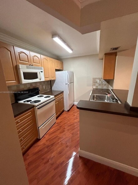 Primary Photo - 7165 NW 186th St