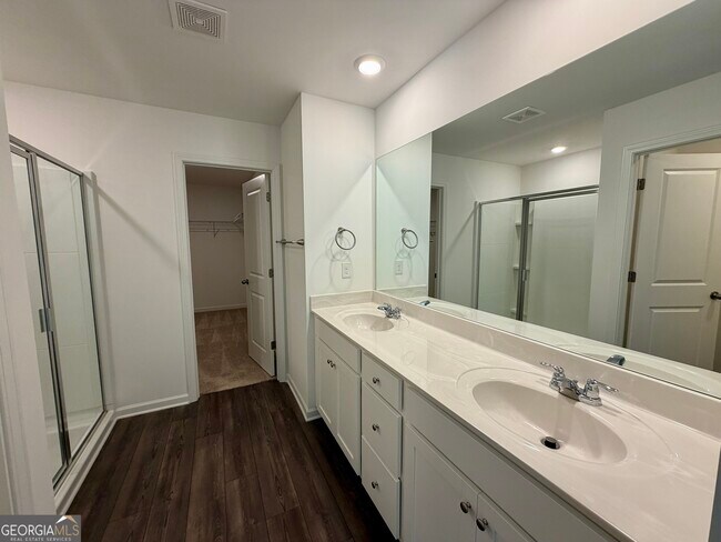 Building Photo - 788 Gelderland Dr