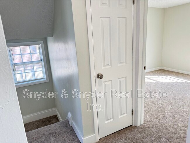 Building Photo - 143 Gale St