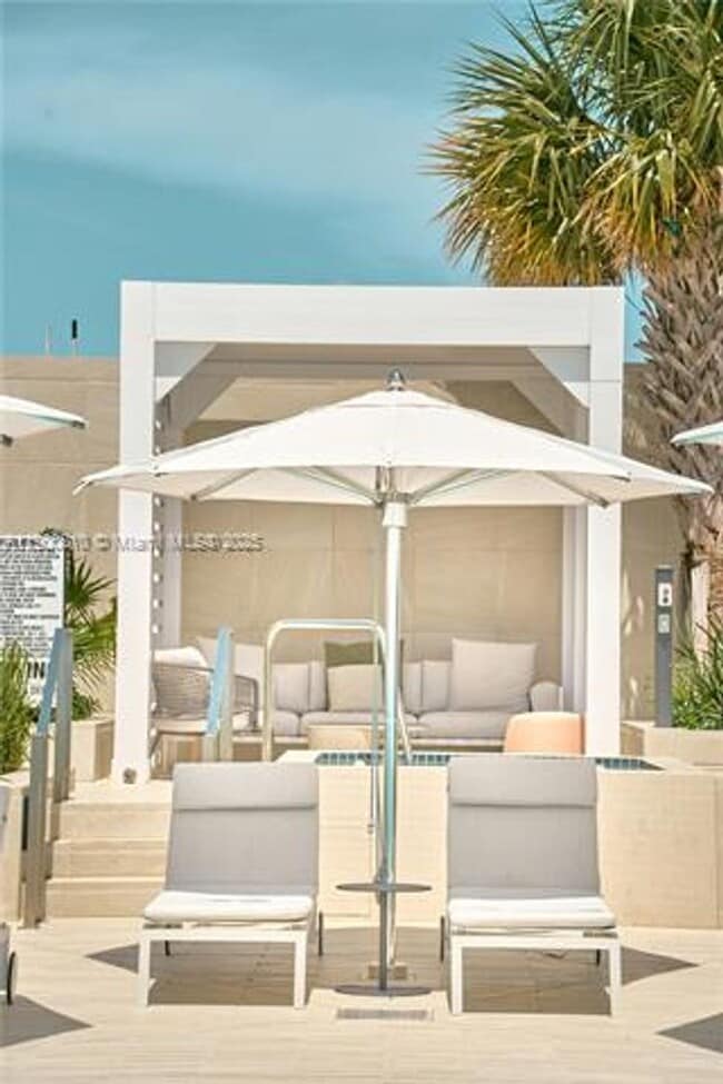 Building Photo - 300 Biscayne Blvd Way