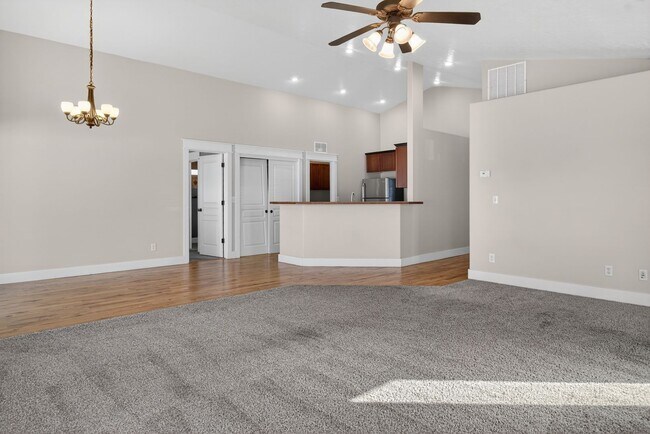 Building Photo - Spacious Home in Quiet Star Cul-de-Sac with Large Yard