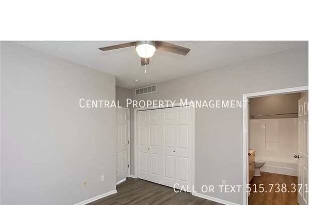 Building Photo - 1760 SE LA Grant Pkwy