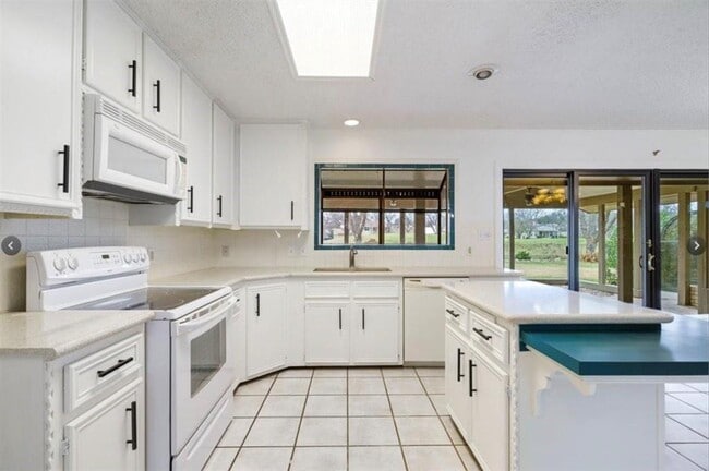 Building Photo - 318 Columbine St