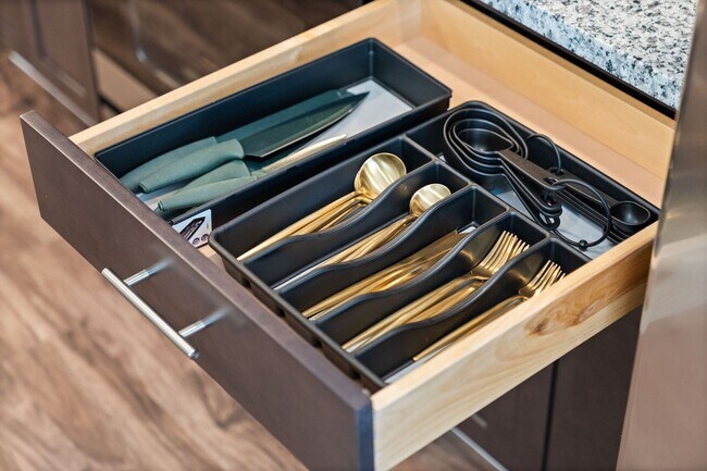 Building Photo - Modern Comforts in Clarksville – Stylish 2BR, 2.5BA Home Near Downtown