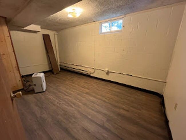 Building Photo - 602 8th St NE