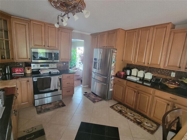 Building Photo - 527 Windrose Dr