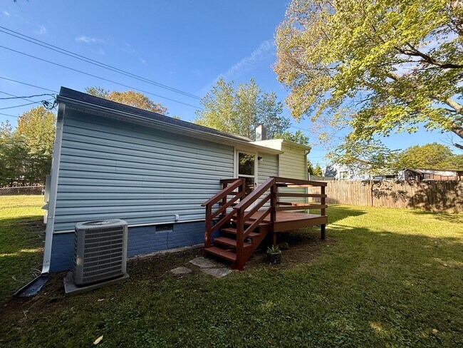 Building Photo - Cozy 1BR • 1BA Home Near Downtown Burlington!