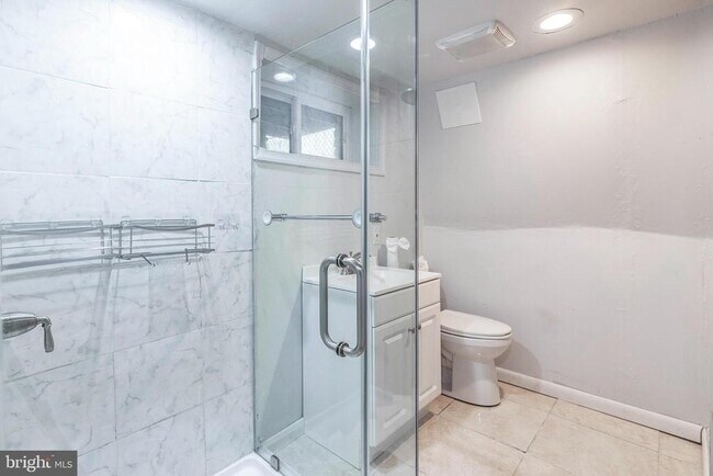 Full Bathroom Lower Level #2 - 104 Lynhaven Dr