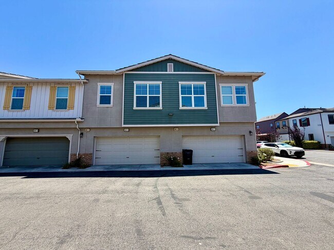 Building Photo - Charming 3bed 2.5 bath Simi Valley Home