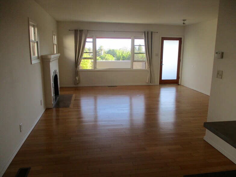 Building Photo - 447 Scenic Dr
