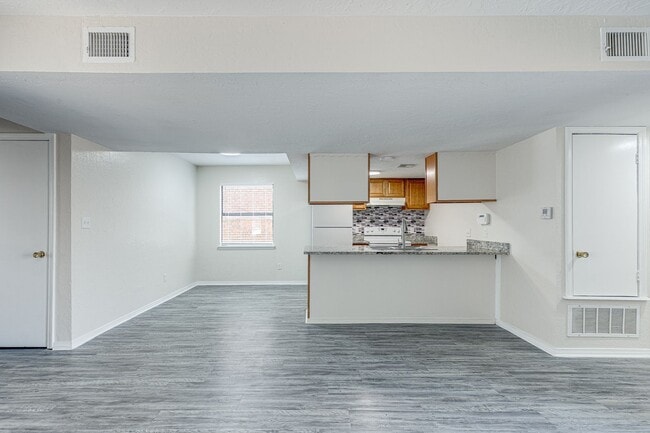Building Photo - 2902 NW 45th Pl