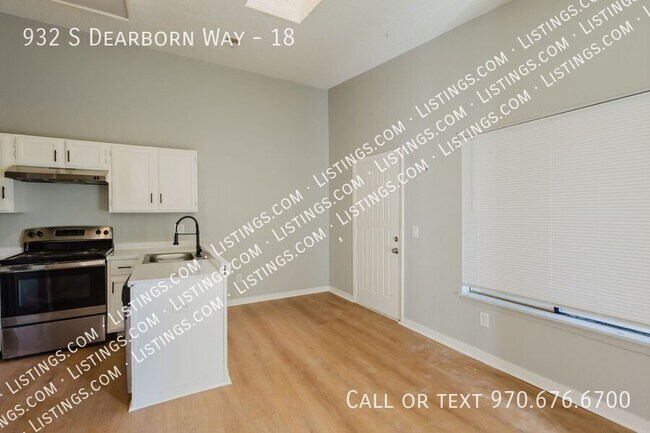 Building Photo - 932 S Dearborn Way