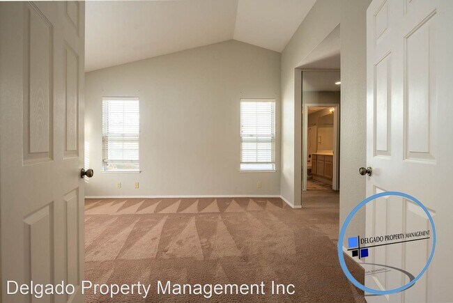 Building Photo - 2 br, 1 bath House - 511 Timbercove #8