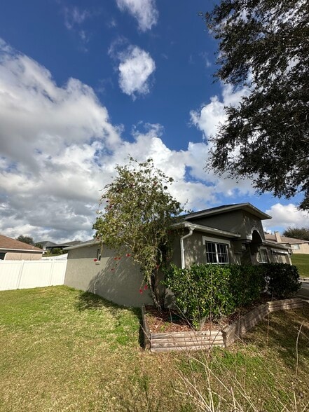 Building Photo - 8426 Greystone Dr