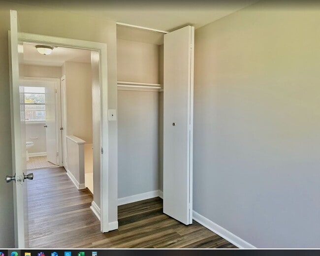 Building Photo - 4740 Vancouver Rd