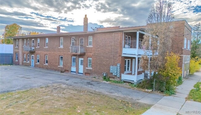 Building Photo - 2253 Niagara St