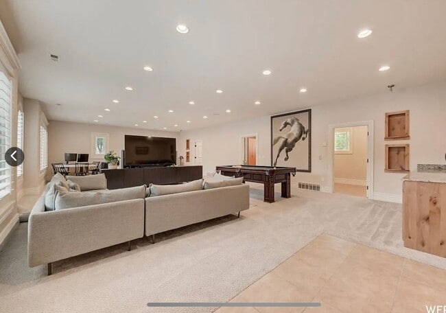Building Photo - 4900 Marilyn Dr