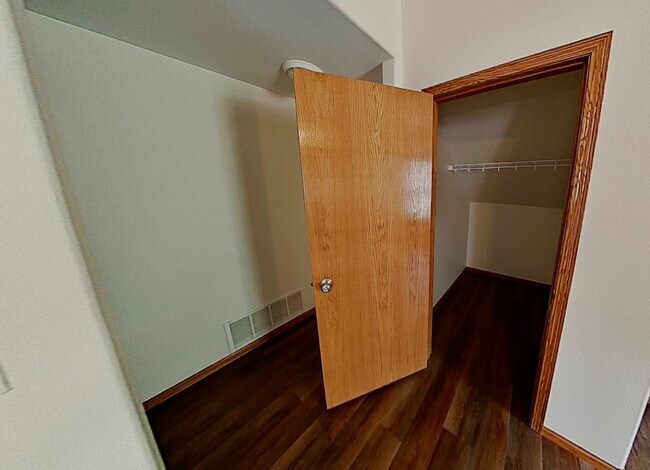 Building Photo - 514 Olive St