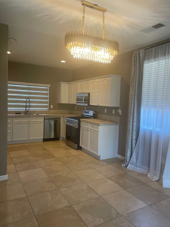 Building Photo - Beautiful Double Diamond Ranch Home For Rent