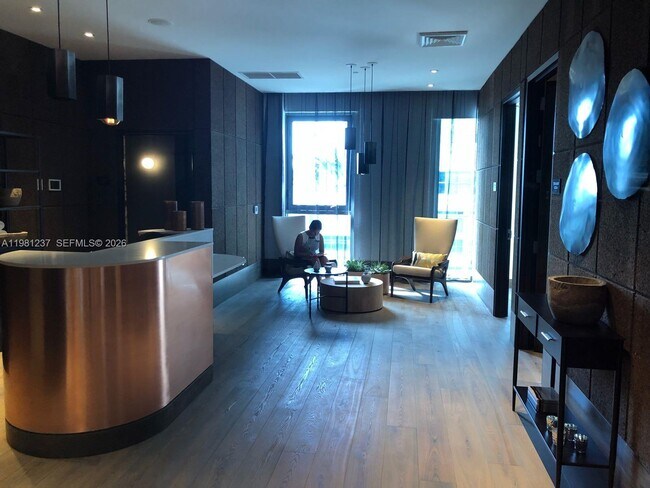 Building Photo - 121 NE 34th St