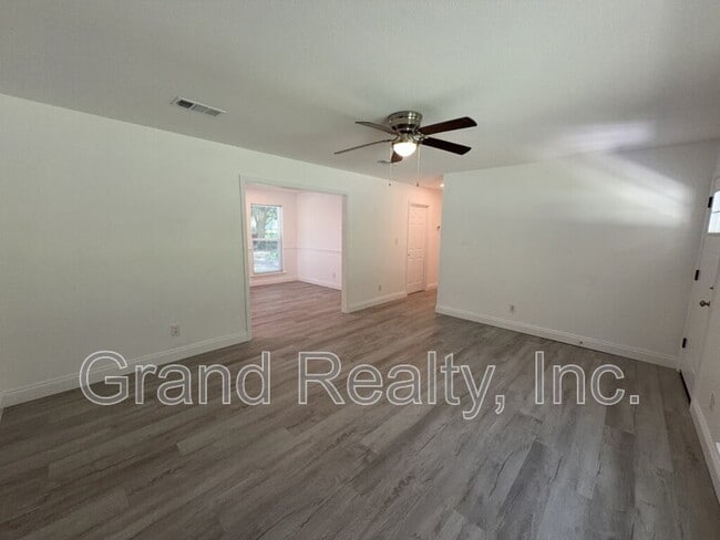 Building Photo - 6733 Applegate St