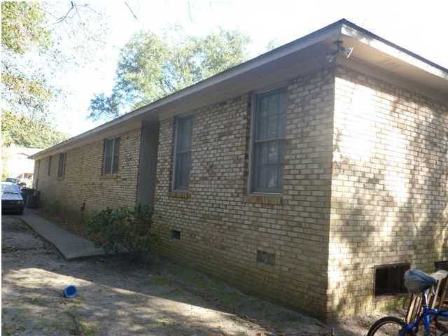 Building Photo - Great Duplex