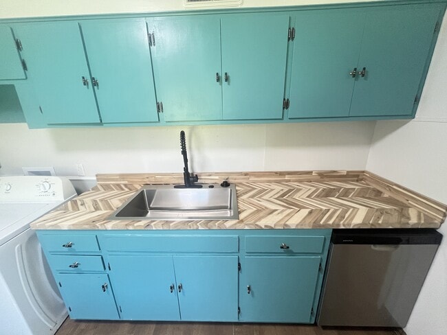 Building Photo - 421 S Mulberry St