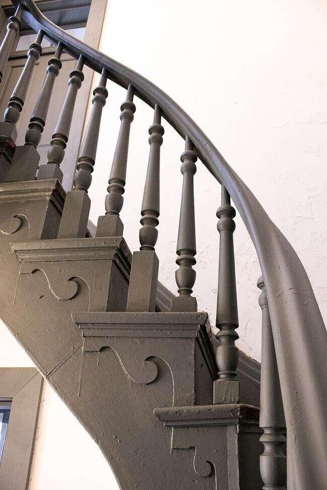 Building Photo - 207 W McMicken Ave