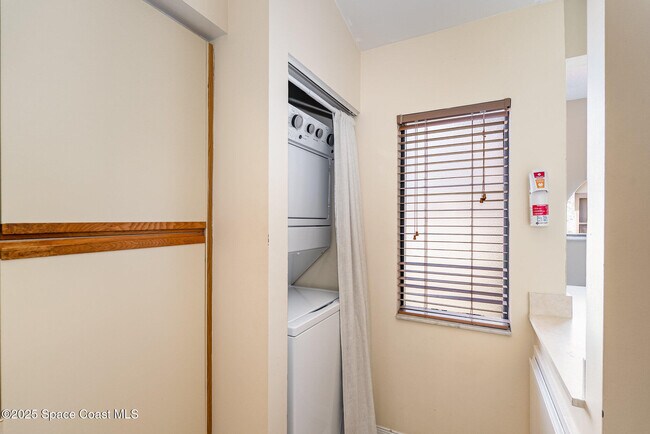 Building Photo - 1089 Country Club Dr