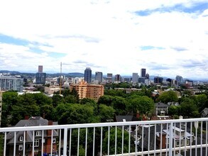 Building Photo - PARK PLACE 2 BEDROOM, 2 BATH CONDO - 1137 SQ. FT!