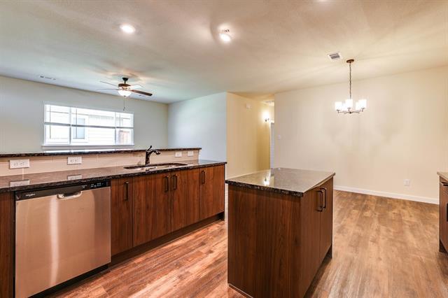 Building Photo - 652 Blackland dr
