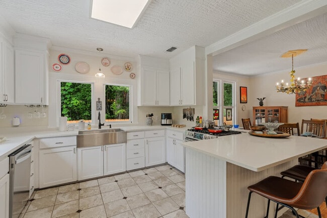 Building Photo - 509 Dabbs St