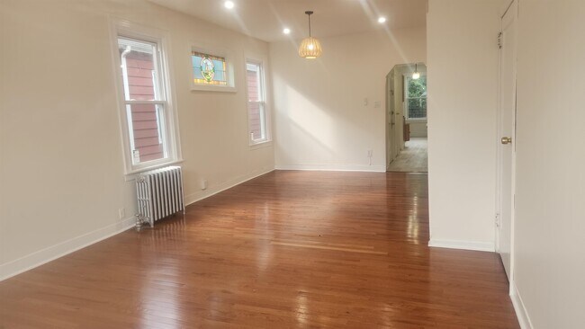 Building Photo - 151 W 33rd St