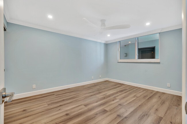 Building Photo - 911 Ocean Dr