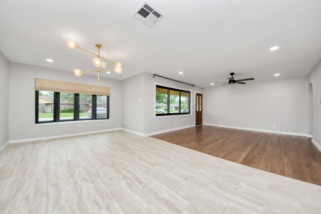 Building Photo - 4821 Viking Dr