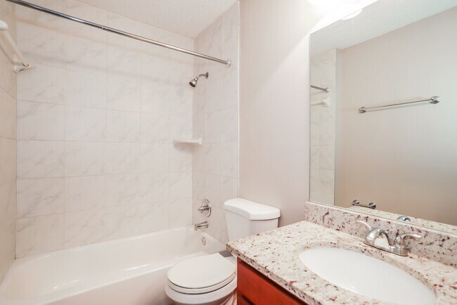 Building Photo - 1821 Sheraton Lakes Cir