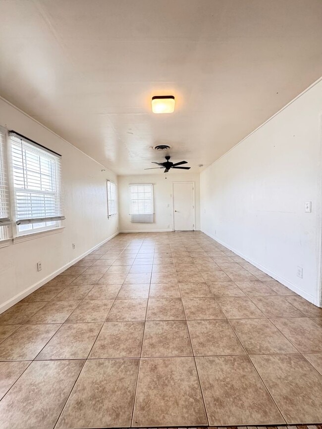 Building Photo - Cozy Home For Rent