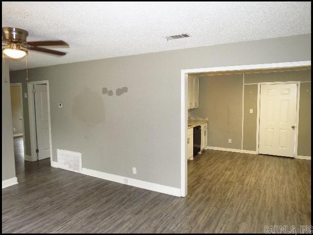 Building Photo - 5408 Halifax Dr
