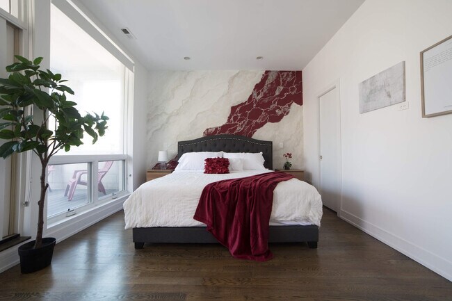 Building Photo - 2048 W Chicago Ave