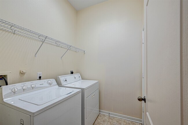 Building Photo - 6923 Grants Hollow Ln