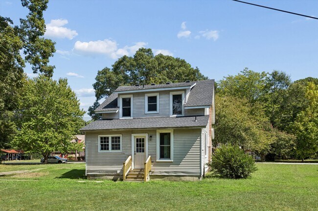 Building Photo - 144 Nelson Dr