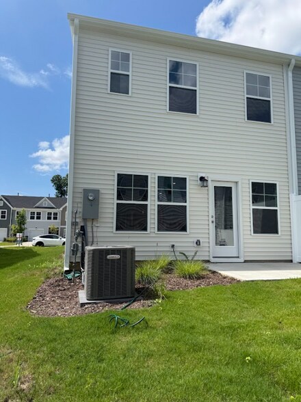 Building Photo - 239 Paramount Dr