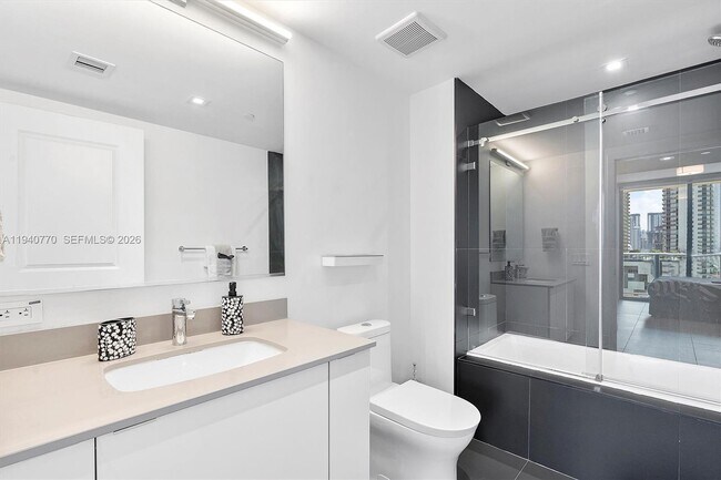 Building Photo - 1600 NE 1st Ave