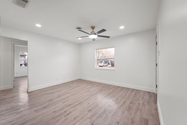 Building Photo - 2655 Larry Dr
