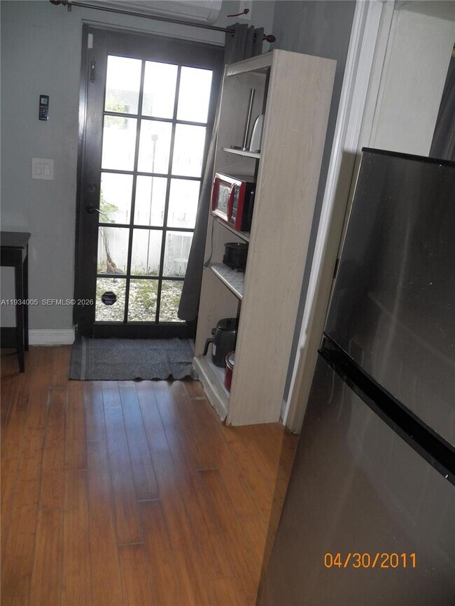 Building Photo - 600 N 35th Ave